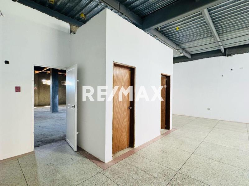 En Alquiler Local Comercial Avenida Ollarvides, Punta Cardón, Punto Fijo, Carirubana, Falcón, VEN