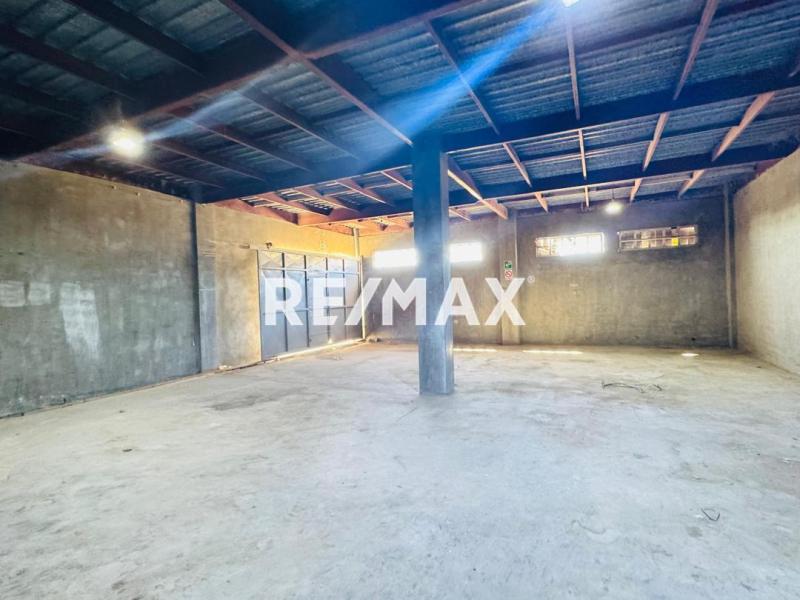 En Alquiler Local Comercial Avenida Ollarvides, Punta Cardón, Punto Fijo, Carirubana, Falcón, VEN