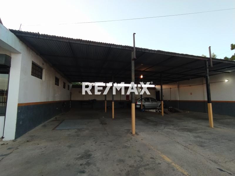 En Venta Local Comercial Calle Bachiller Peña, Urb. Puerta Maraven. Punto Fijo