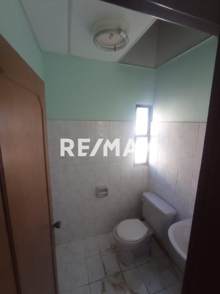 En Venta Local Comercial Calle Bachiller Peña, Urb. Puerta Maraven. Punto Fijo