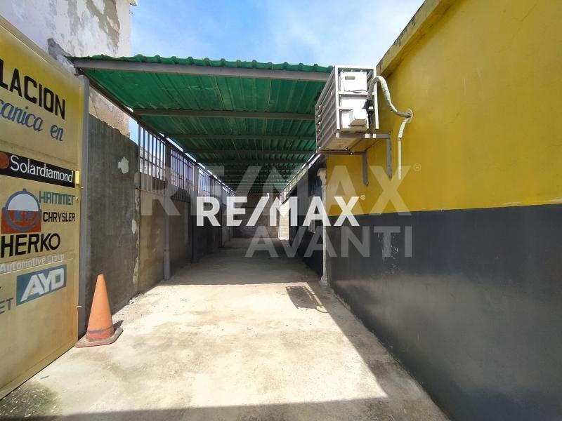 En Venta Local Comercial Av. General Riera Puerta Maraven