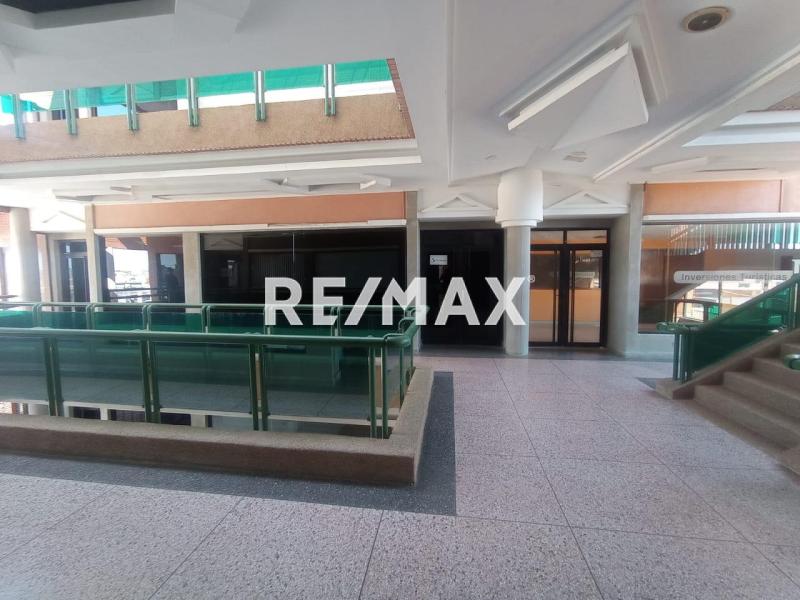 En Venta Local Comercial Av. General Riera Puerta Maraven