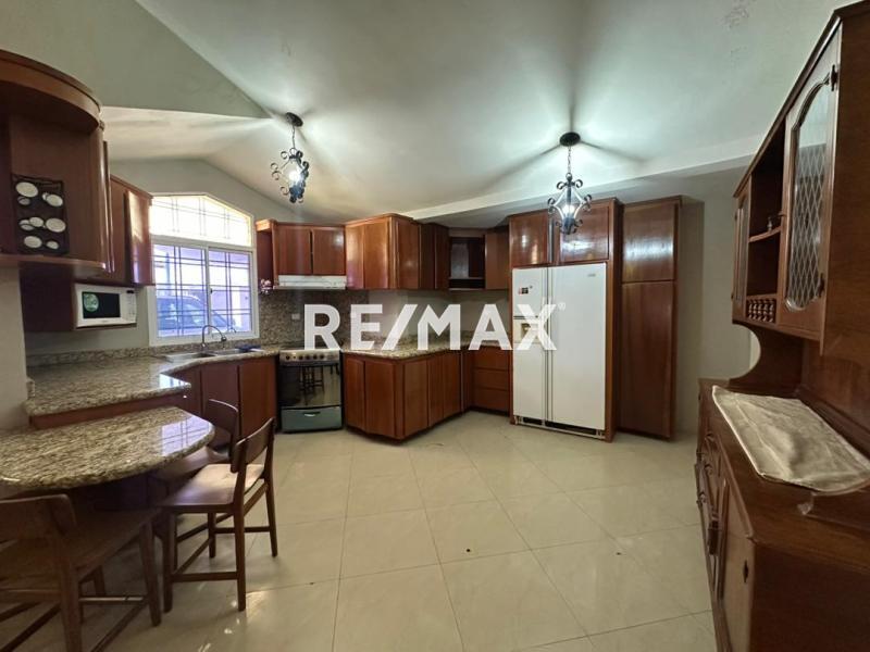 En Alquiler Casa o TownHouse Av. Principal de Bella Vista, Punto Fijo Estado Falcon