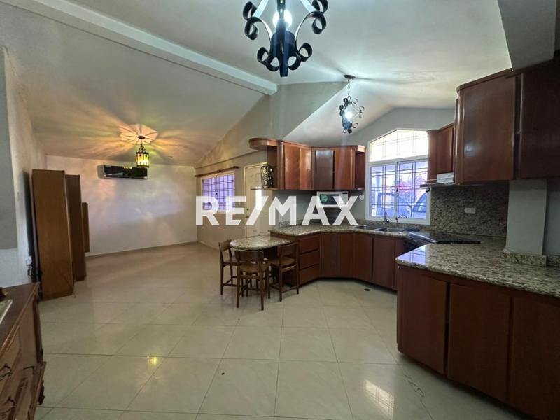 En Alquiler Casa o TownHouse Av. Principal de Bella Vista, Punto Fijo Estado Falcon