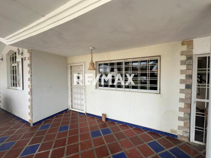 En Alquiler Casa o TownHouse Av. Principal de Bella Vista, Punto Fijo Estado Falcon