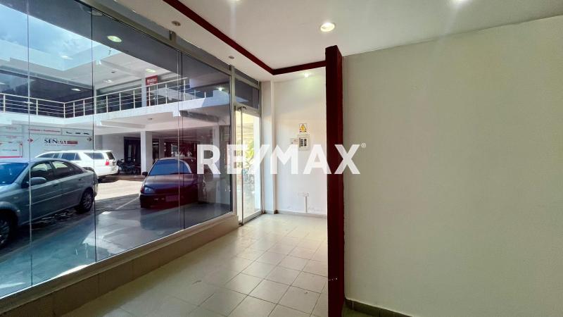 En Venta Local Comercial Ave Ollarvides , CC Caribbeam PB