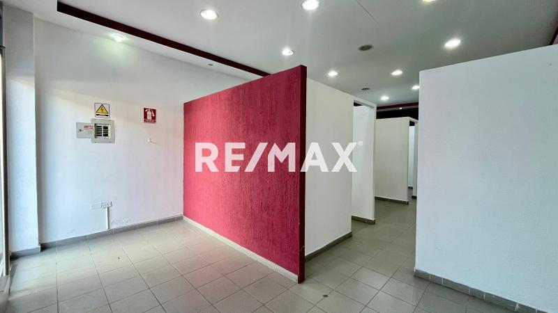 En Venta Local Comercial Ave Ollarvides , CC Caribbeam PB