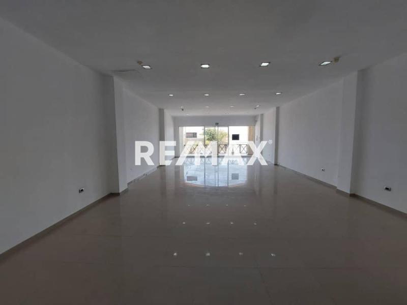 En Venta Local Comercial Ave Ollarvides , CC Caribbeam PB