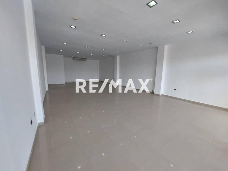 En Venta Local Comercial Ave Ollarvides , CC Caribbeam PB