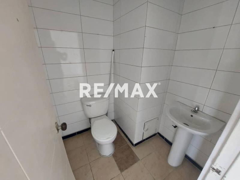 En Venta Local Comercial Ave Ollarvides , CC Caribbeam PB