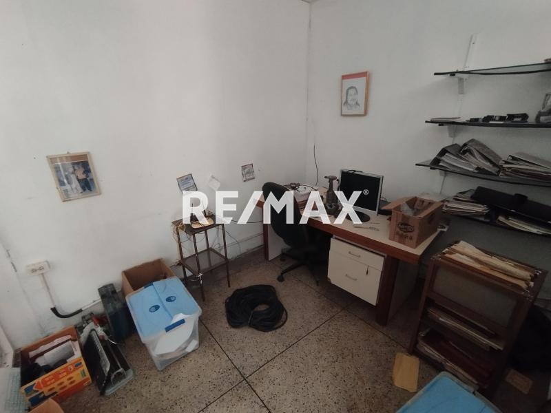 En Venta Local Comercial Ave Ollarvides , CC Caribbeam PB