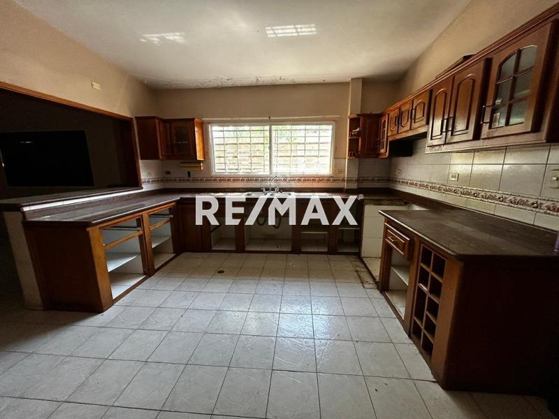 En Venta Casa o TownHouse Avenida Ollarvides, Puerta Maraven, Cardón, Falcón, 4167, VEN