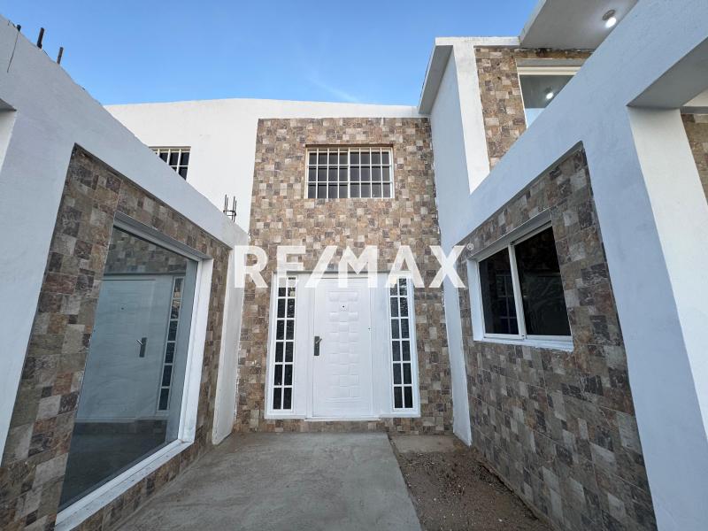 En Venta Casa o TownHouse Avenida Ollarvides, Puerta Maraven, Cardón, Falcón, 4167, VEN