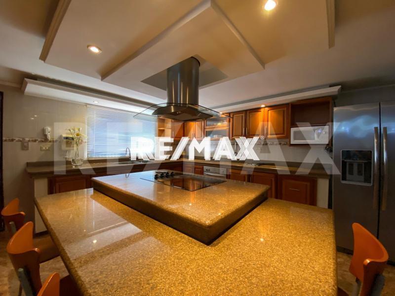 En Venta Casa o TownHouse Avenida Ollarvides, Puerta Maraven, Cardón, Falcón, 4167, VEN