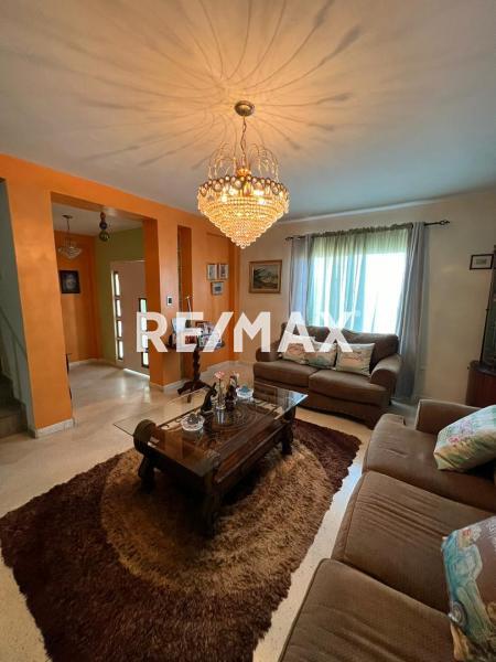 En Venta Casa o TownHouse SECTOR BRISAMAR PUERTA MARAVEN