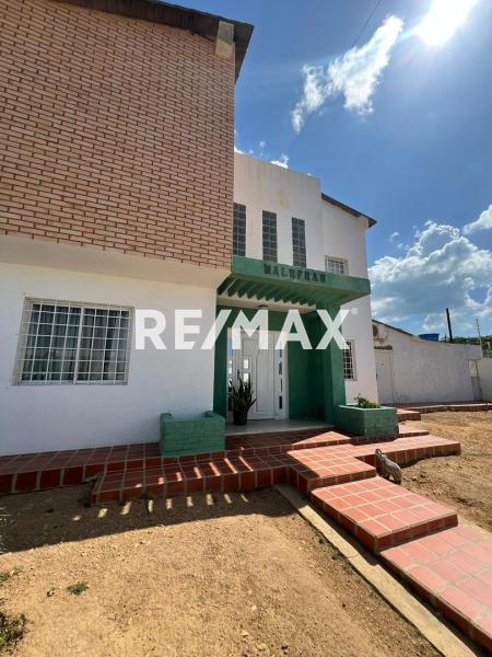 En Venta Casa o TownHouse SECTOR BRISAMAR PUERTA MARAVEN