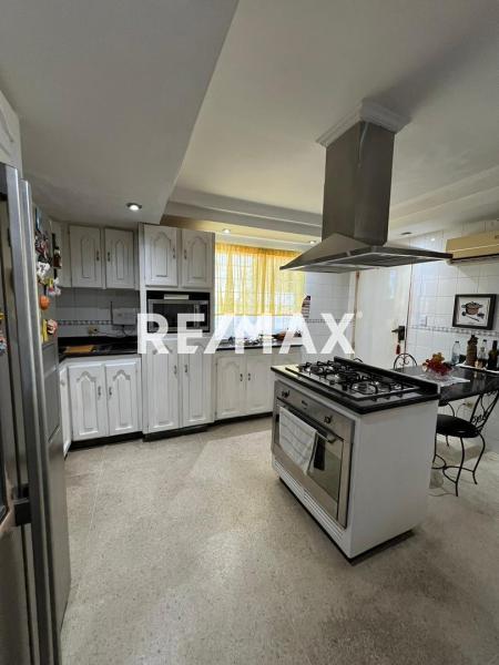 En Venta Casa o TownHouse SECTOR BRISAMAR PUERTA MARAVEN