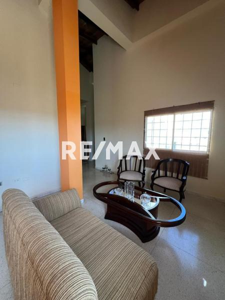 En Venta Casa o TownHouse SECTOR BRISAMAR PUERTA MARAVEN