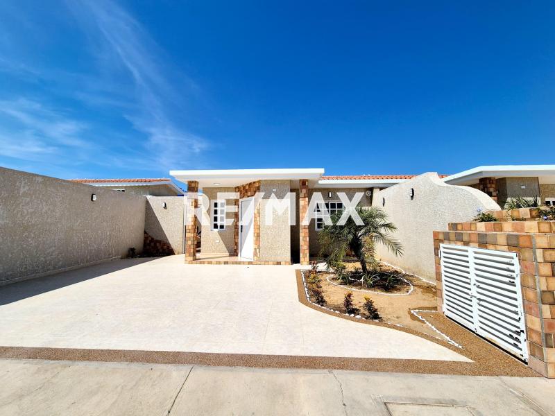 En Venta Casa o TownHouse SECTOR BRISAMAR PUERTA MARAVEN