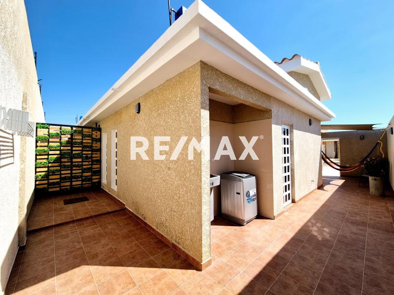 En Venta Casa o TownHouse SECTOR BRISAMAR PUERTA MARAVEN