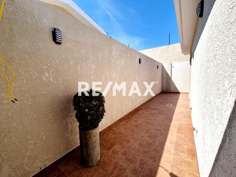 En Venta Casa o TownHouse SECTOR BRISAMAR PUERTA MARAVEN