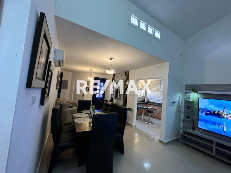 En Venta Casa o TownHouse SECTOR BRISAMAR PUERTA MARAVEN