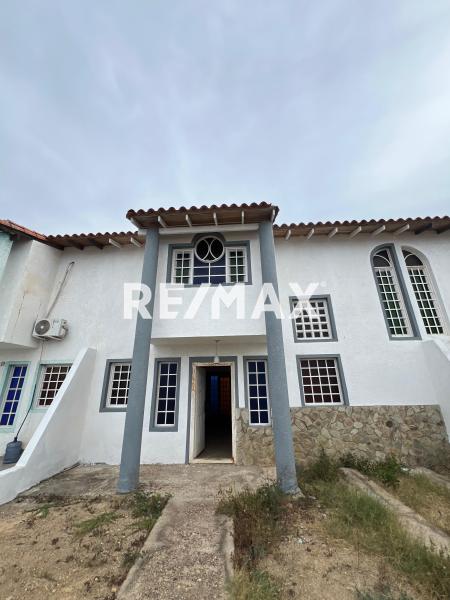 En Venta Casa o TownHouse Puerta Maraven, Cardón, Falcón, 4154, VEN