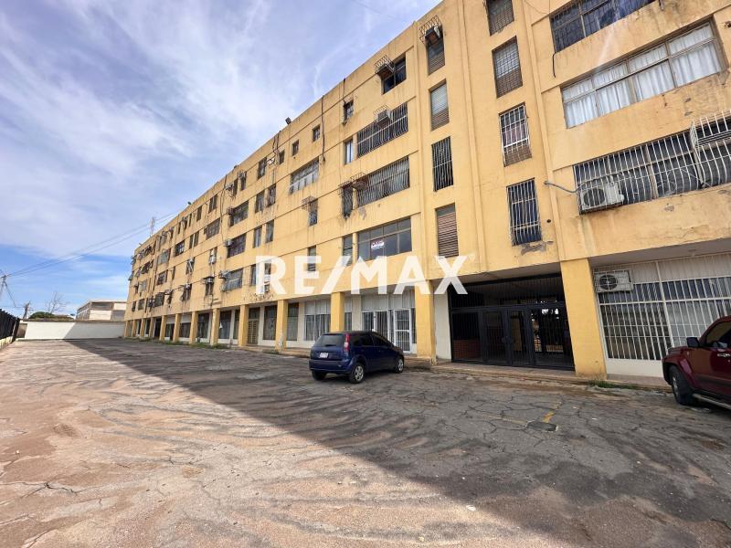 En Alquiler Apartamento Calle Dabajuro , Puerta Maraven.