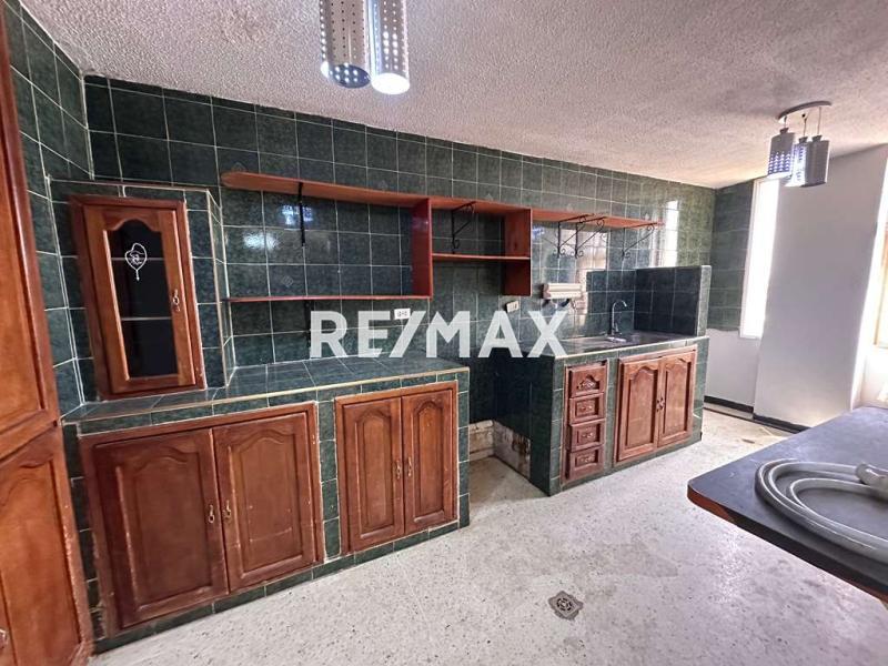 En Alquiler Apartamento Calle Dabajuro , Puerta Maraven.