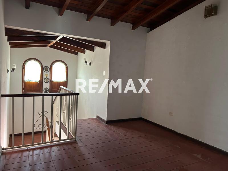 En Alquiler Casa o TownHouse Calle Josefa Camejo. Cerca de Avda Acueducto. Sector Caja de Agua . Punto Fijo. Edo Falcón