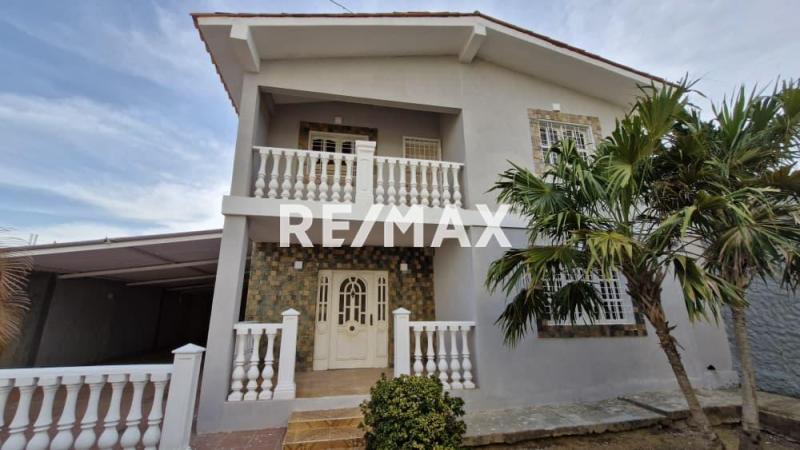 En Venta Casa o TownHouse Urb Casacoima. Punto Fijo, Edo Falcon