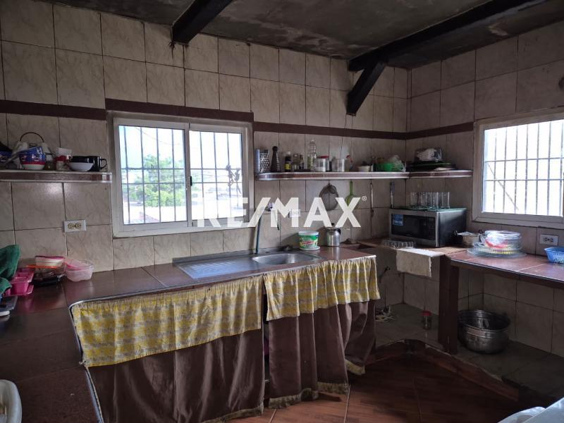 En Venta Casa o TownHouse Av. Principal de Bella Vista