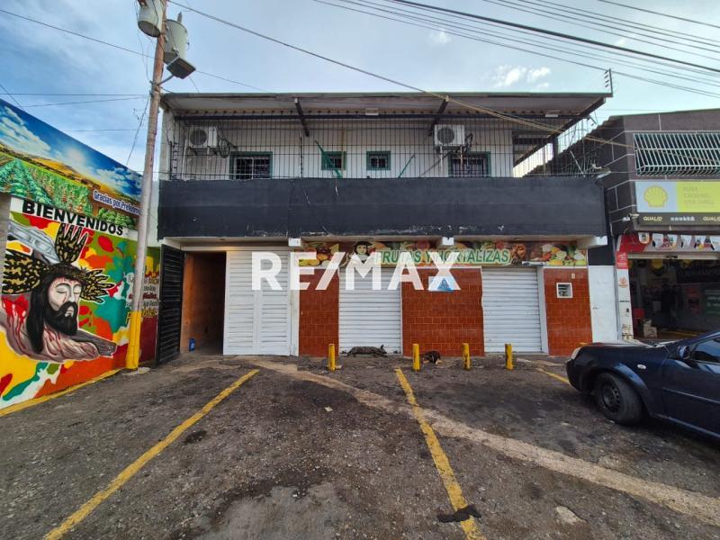 En Venta Casa o TownHouse Av. Principal de Bella Vista