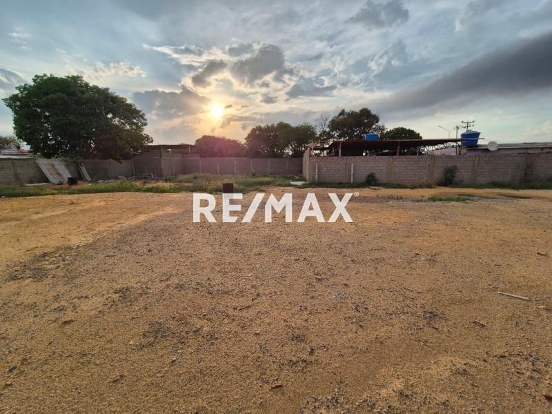 En Venta Casa o TownHouse Av. Principal de Bella Vista