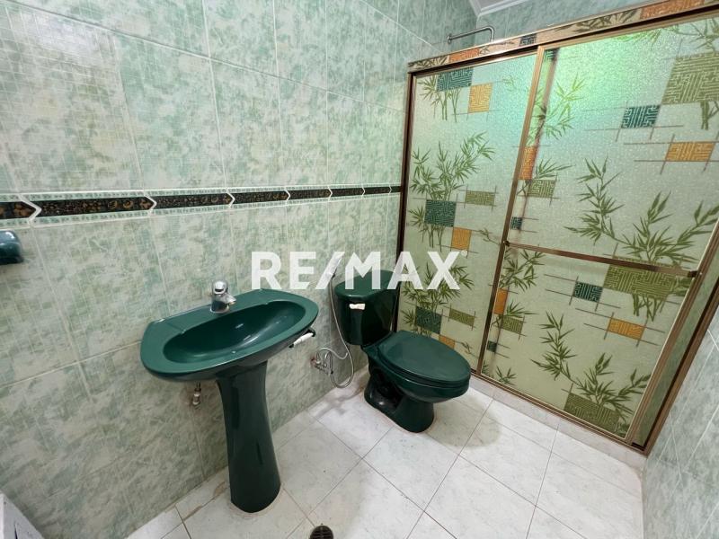 En Venta Casa o TownHouse Av. Principal de Bella Vista