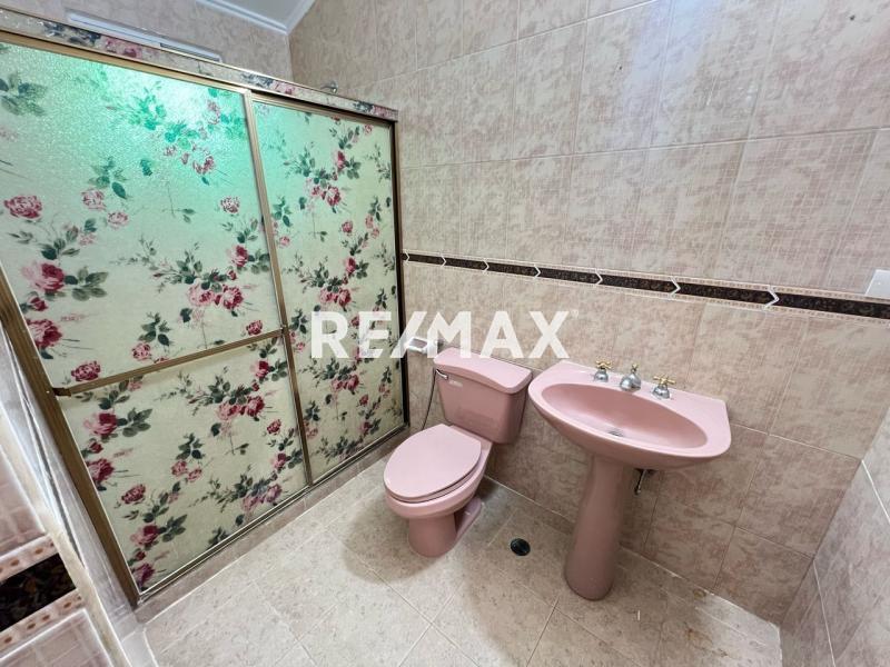 En Venta Casa o TownHouse Av. Principal de Bella Vista