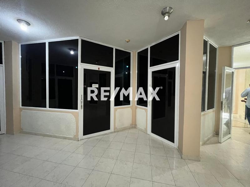 En Alquiler Local Comercial Ave Ollarvides , CC Caribbeam PB