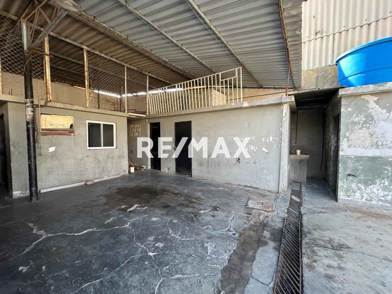 En Alquiler Local Industrial y Galpón calle zamora sector centro