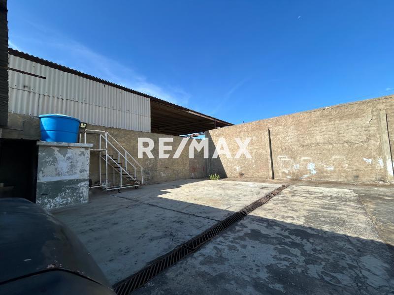 En Alquiler Local Industrial y Galpón calle zamora sector centro