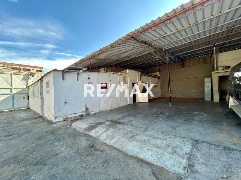 En Alquiler Local Industrial y Galpón calle zamora sector centro