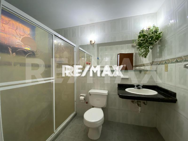 En Venta Casa o TownHouse Calle Guadalupe, urbanización manaure