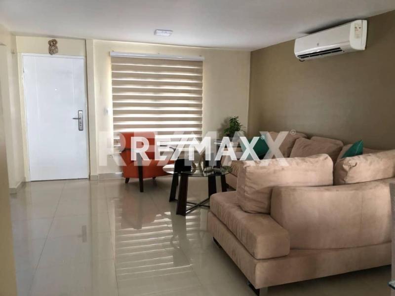 En Venta Casa o TownHouse Calle Guadalupe, urbanización manaure