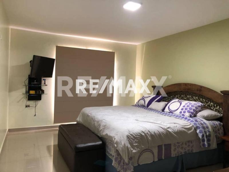 En Venta Casa o TownHouse Calle Guadalupe, urbanización manaure
