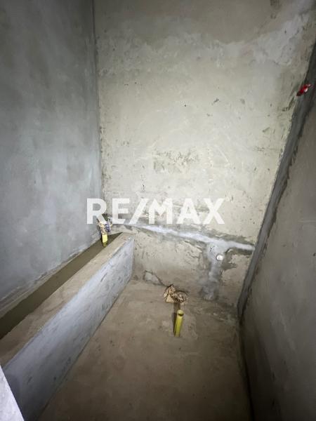 En Venta Local Comercial Avenida Ollarvides, Puerta Maraven, Cardón, Falcón, 4154, VEN