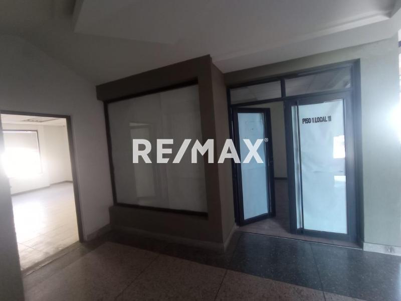 En Venta Local Comercial Avenida Ollarvides, Puerta Maraven, Cardón, Falcón, 4154, VEN