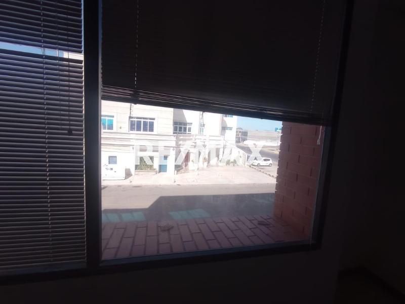 En Venta Local Comercial Avenida Ollarvides, Puerta Maraven, Cardón, Falcón, 4154, VEN