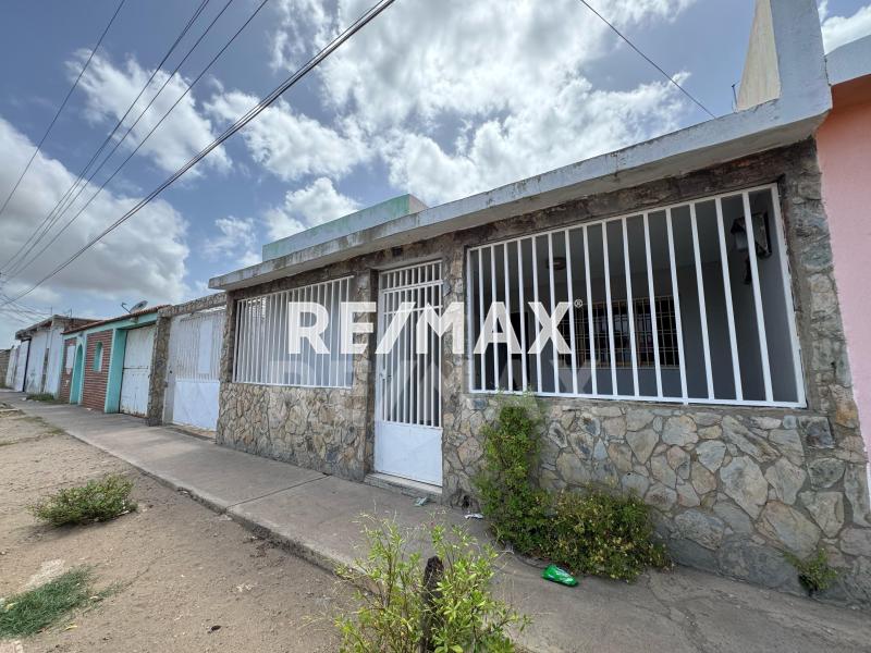 En Venta Casa o TownHouse AV 2 de Antiguo Aeropuerto