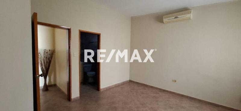 En Venta Casa o TownHouse AV 2 de Antiguo Aeropuerto