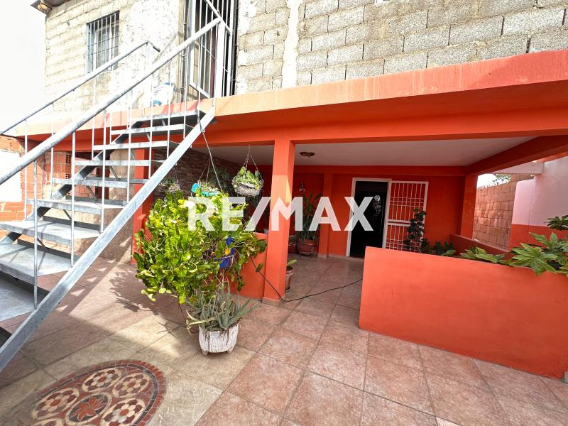 En Venta Casa o TownHouse AV 2 de Antiguo Aeropuerto