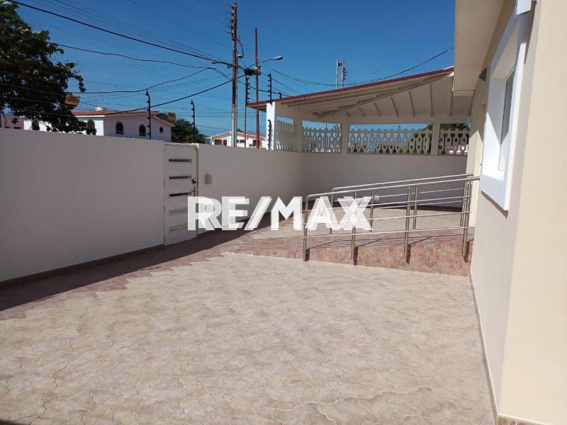 En Alquiler Casa o TownHouse Puerta Maraven, Punto Fijo, Estado Falcon, Carirubana VEN